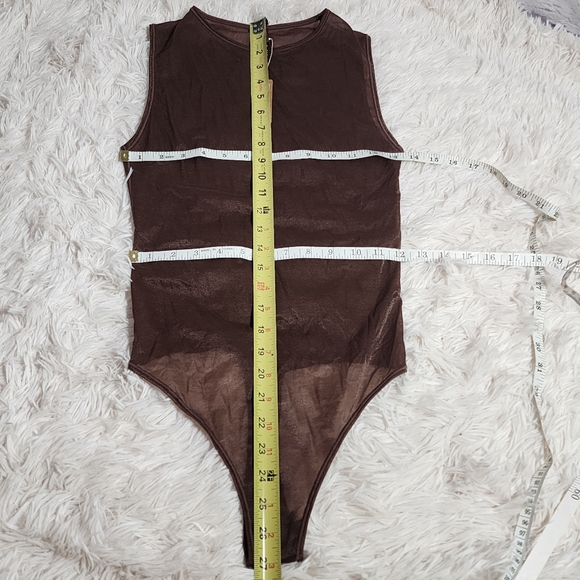 SKIMS MESH MOCK NECK BODYSUIT/ NWT/ M/ COCOA - Picture 10 of 13